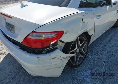 2016 Mercedes-Benz Slk 300 z USA, uszkodzony, nr VIN WDDPK3JA6GF117788